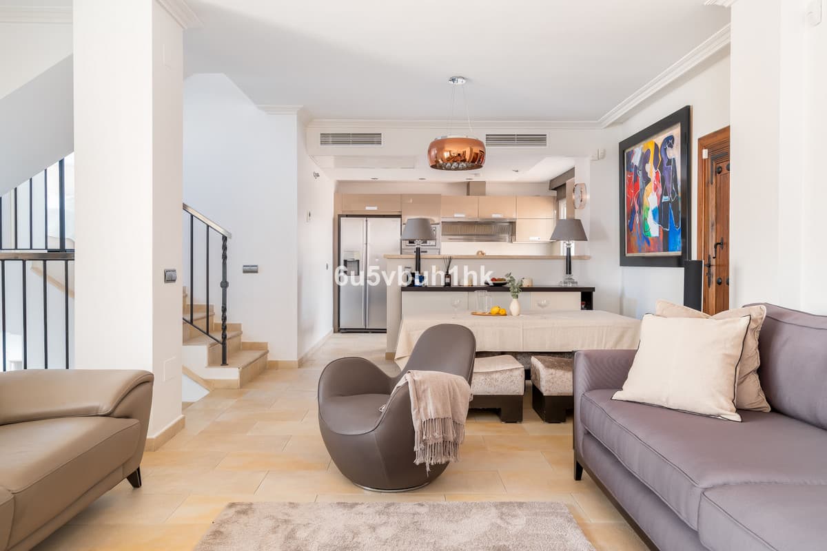 Townhouse in Nueva Andalucía — photo 6 of 10