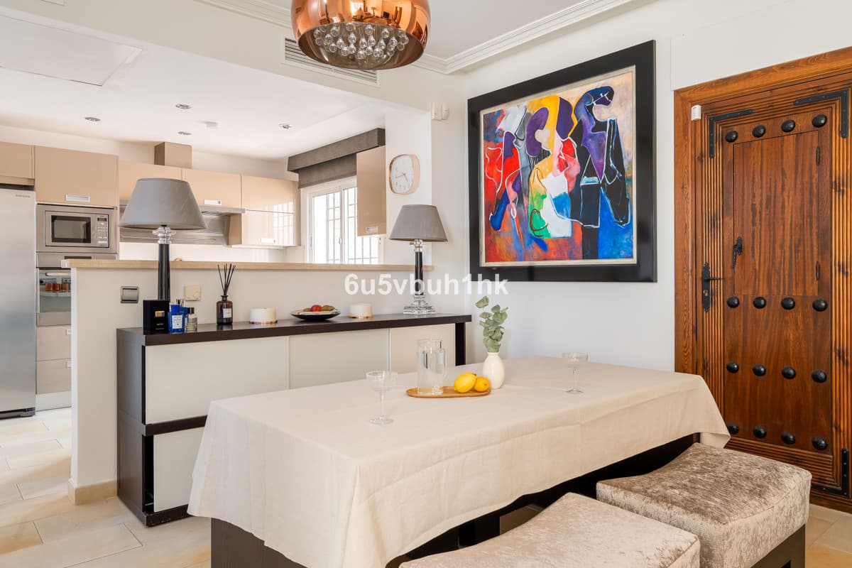 Townhouse in Nueva Andalucía — photo 8 of 10