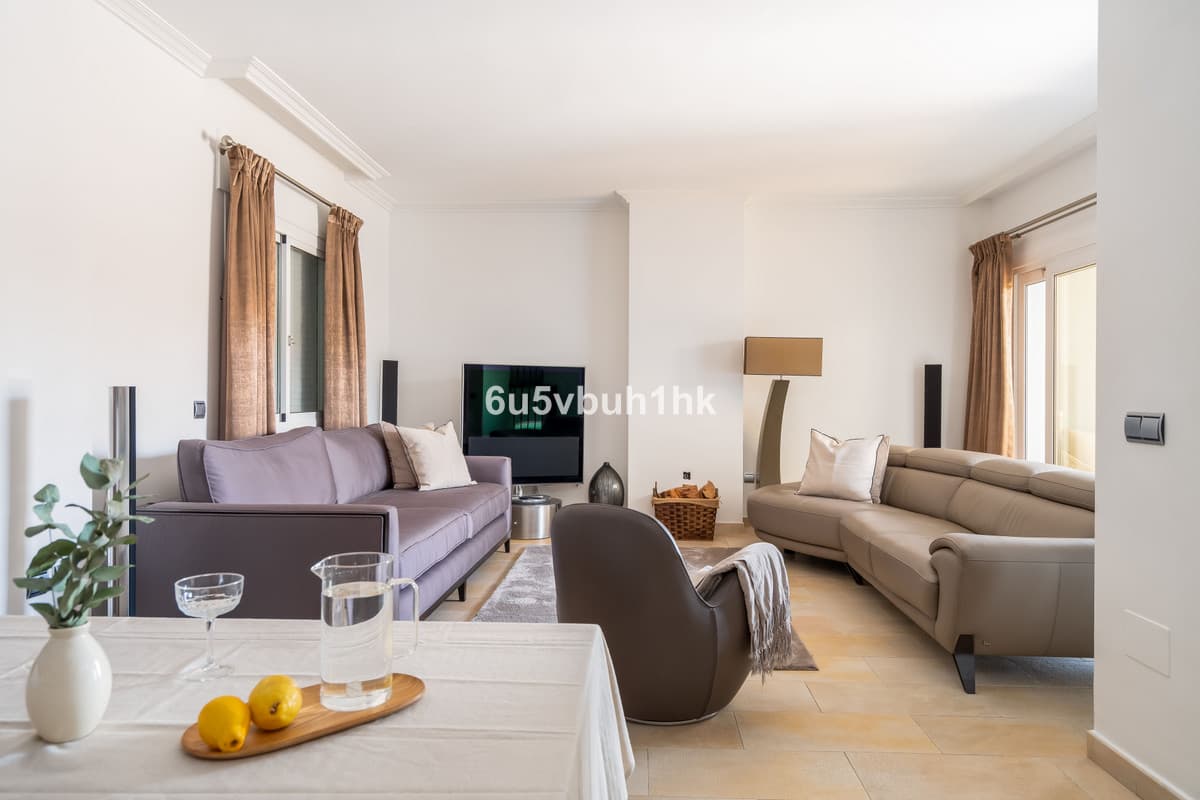 Townhouse in Nueva Andalucía — photo 9 of 10