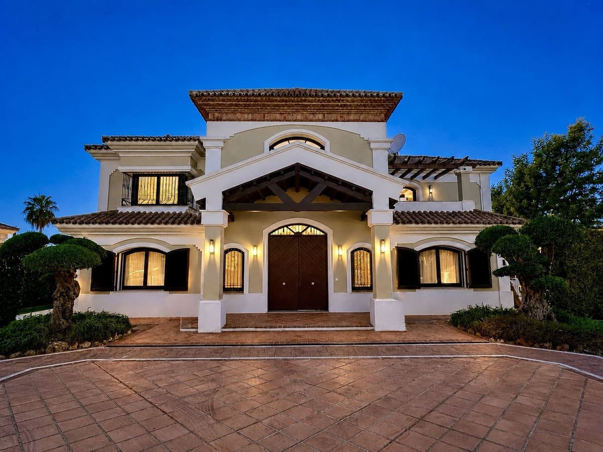 Detached Villa in Los Flamingos — photo 1 of 10