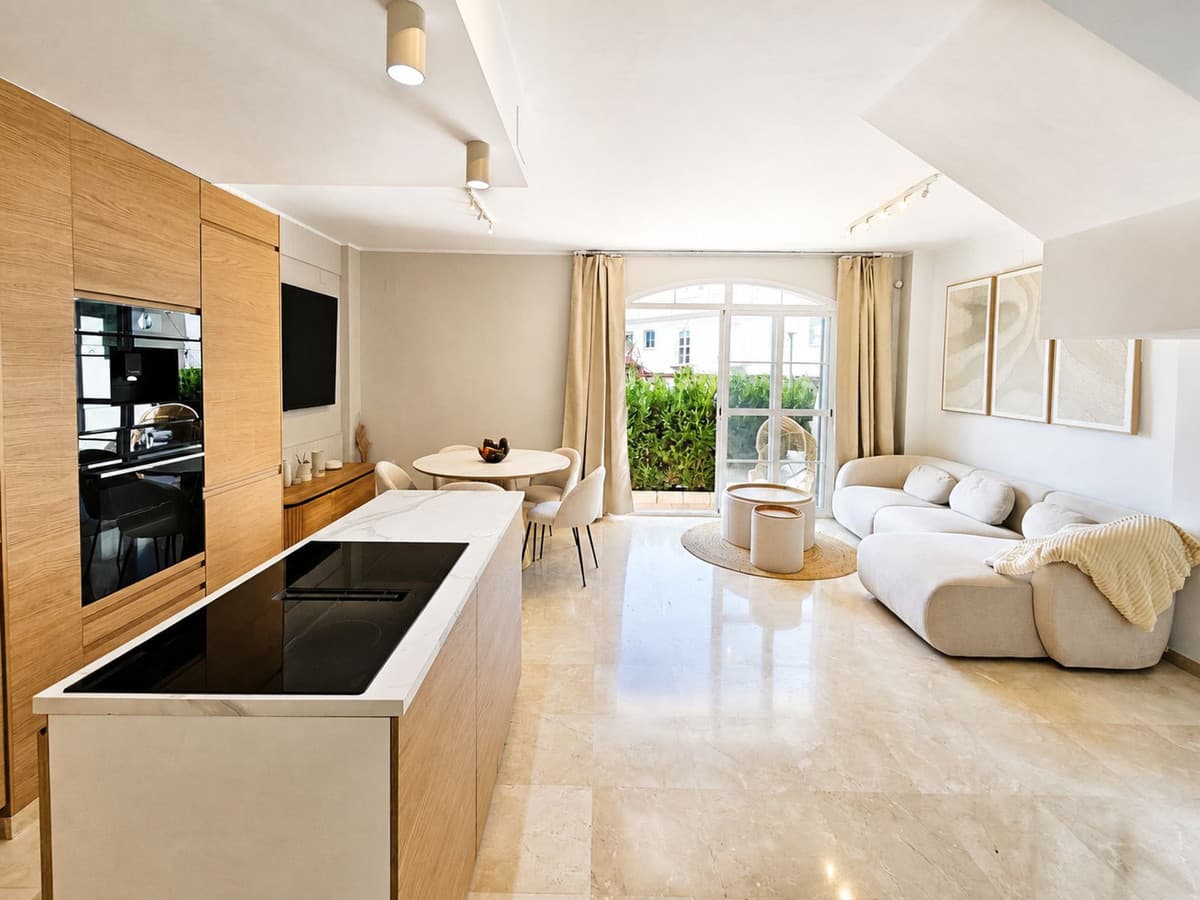 Semi-Detached House in La Duquesa — photo 3 of 10
