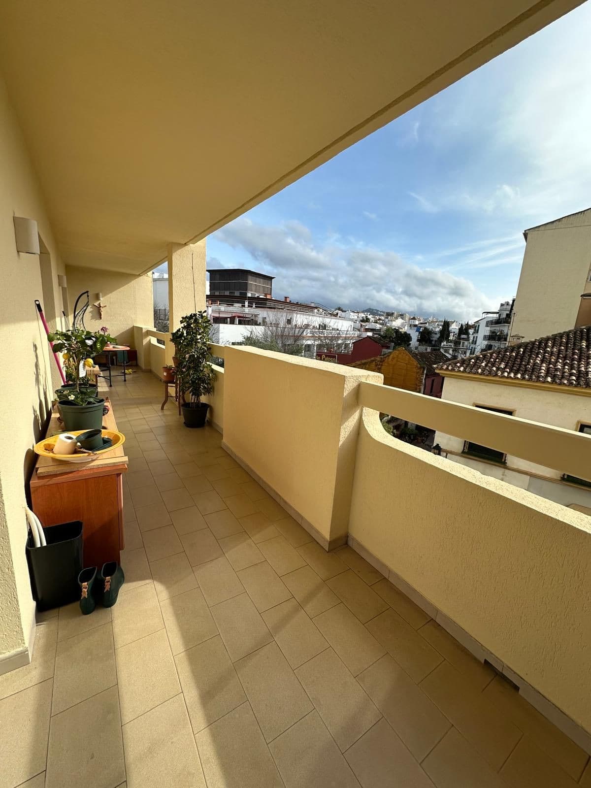 Middle Floor Apartment in Marbella — photo 1 of 10