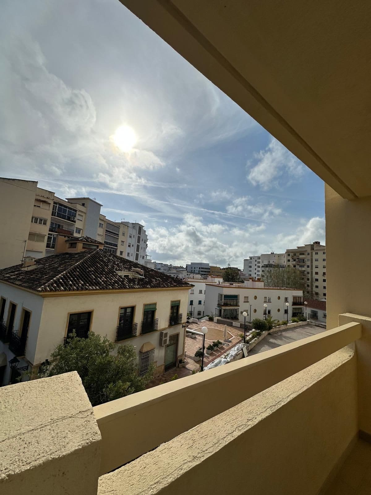 Middle Floor Apartment in Marbella — photo 3 of 10