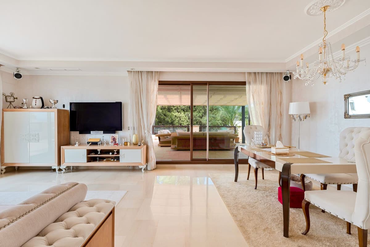Penthouse in Nueva Andalucía — photo 1 of 10