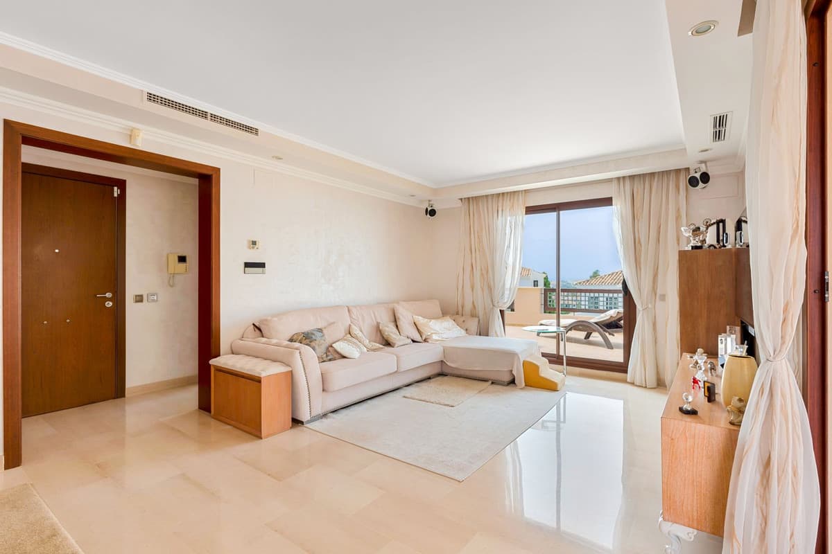 Penthouse in Nueva Andalucía — photo 2 of 10