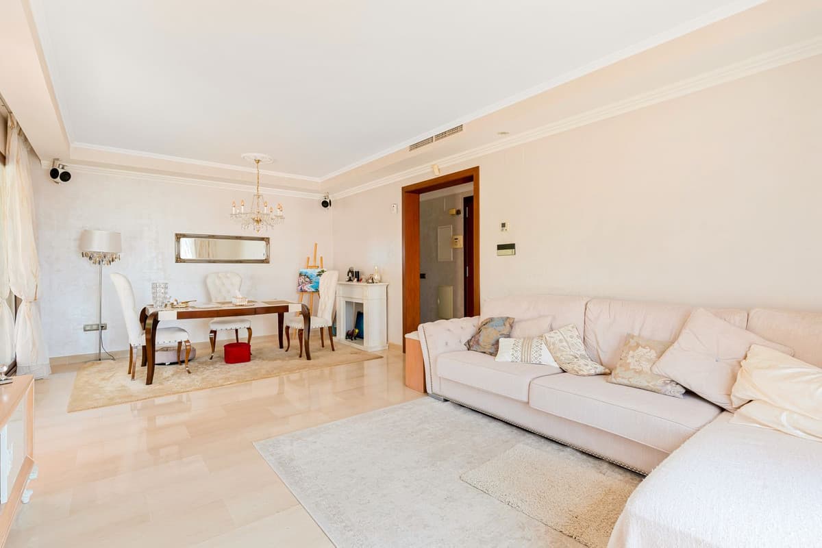 Penthouse in Nueva Andalucía — photo 3 of 10