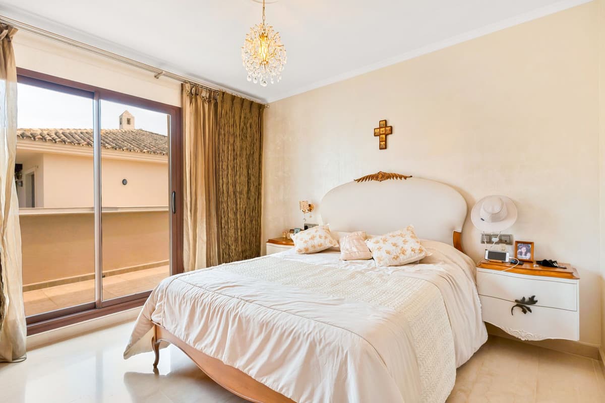 Penthouse in Nueva Andalucía — photo 10 of 10