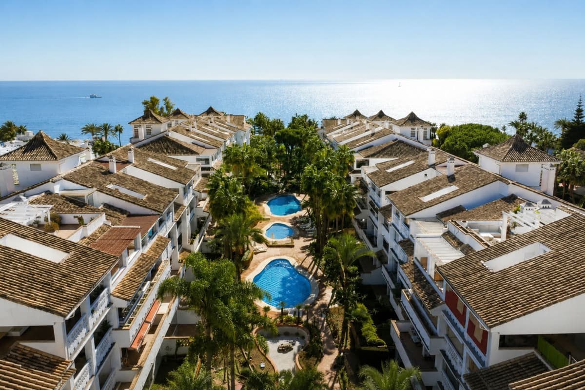 Middle Floor Apartment in Marbella — photo 1 of 10