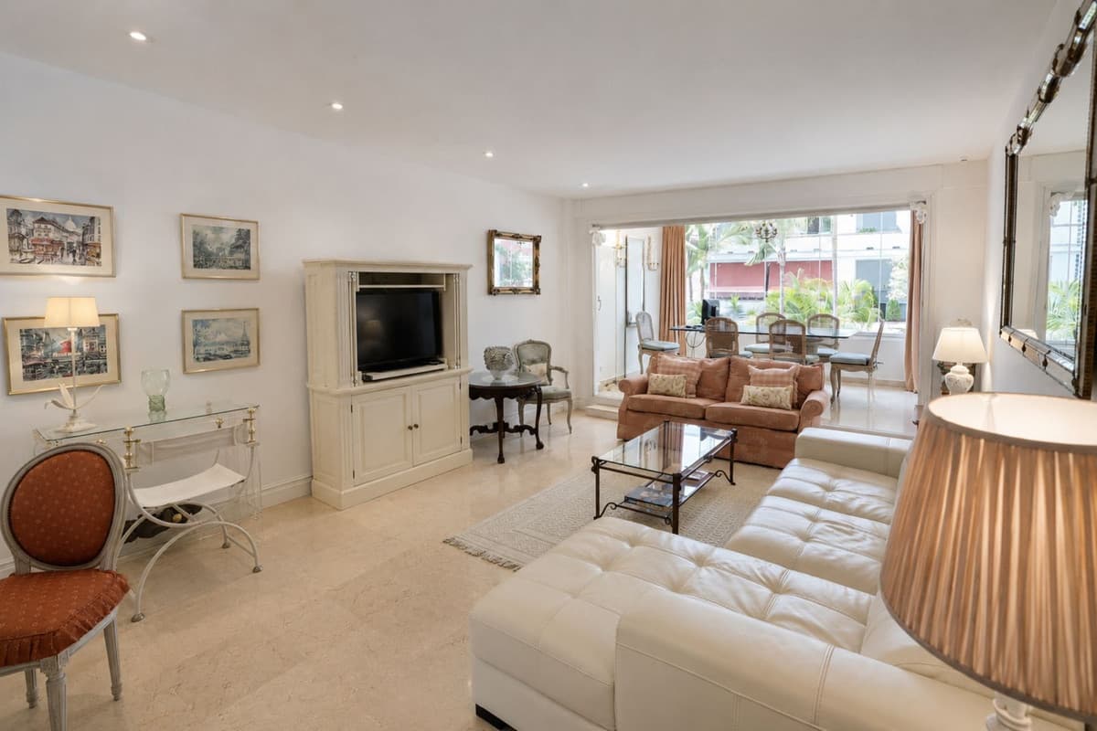 Middle Floor Apartment in Marbella — photo 4 of 10