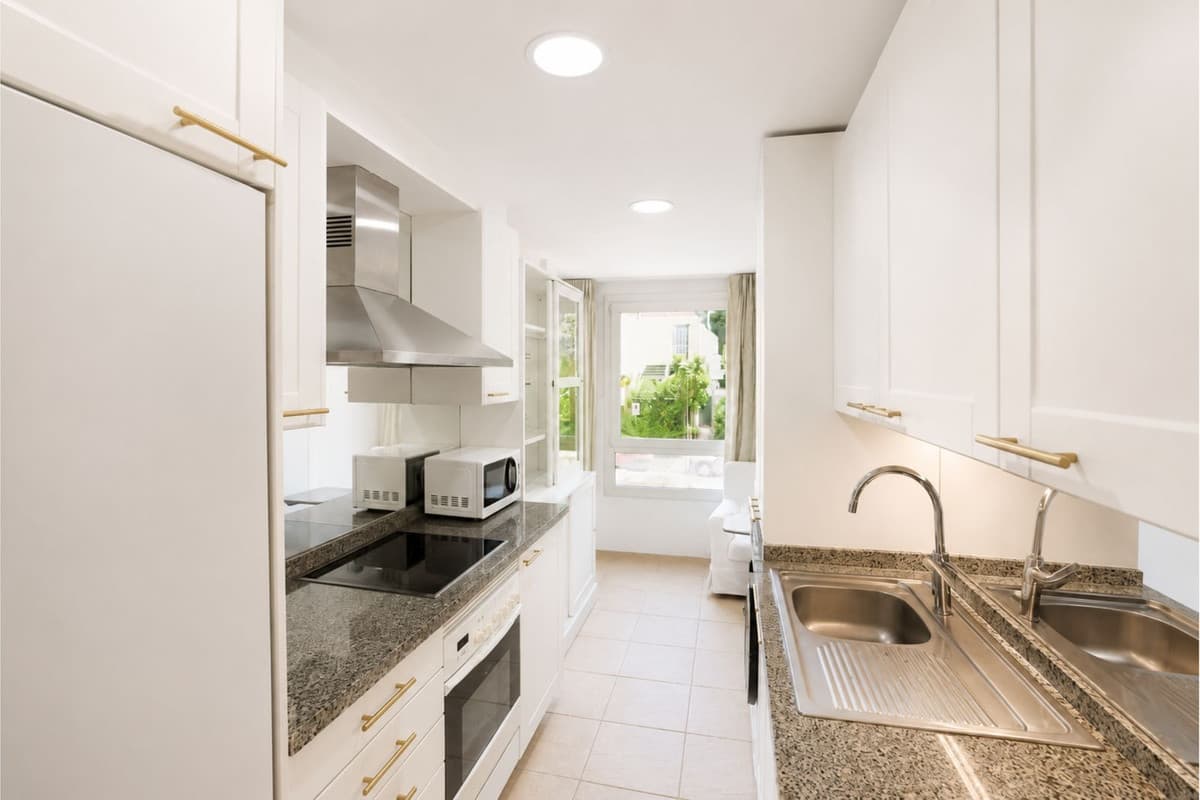 Middle Floor Apartment in Marbella — photo 5 of 10