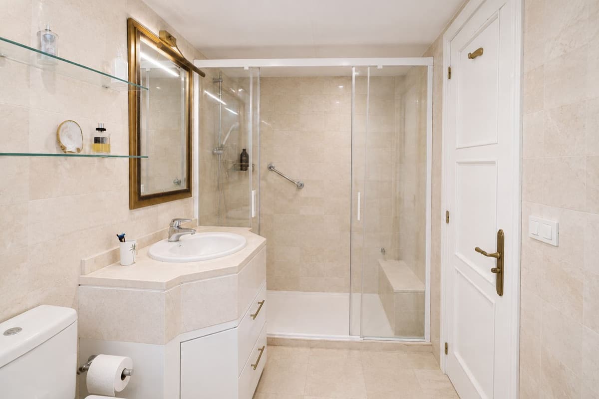 Middle Floor Apartment in Marbella — photo 9 of 10