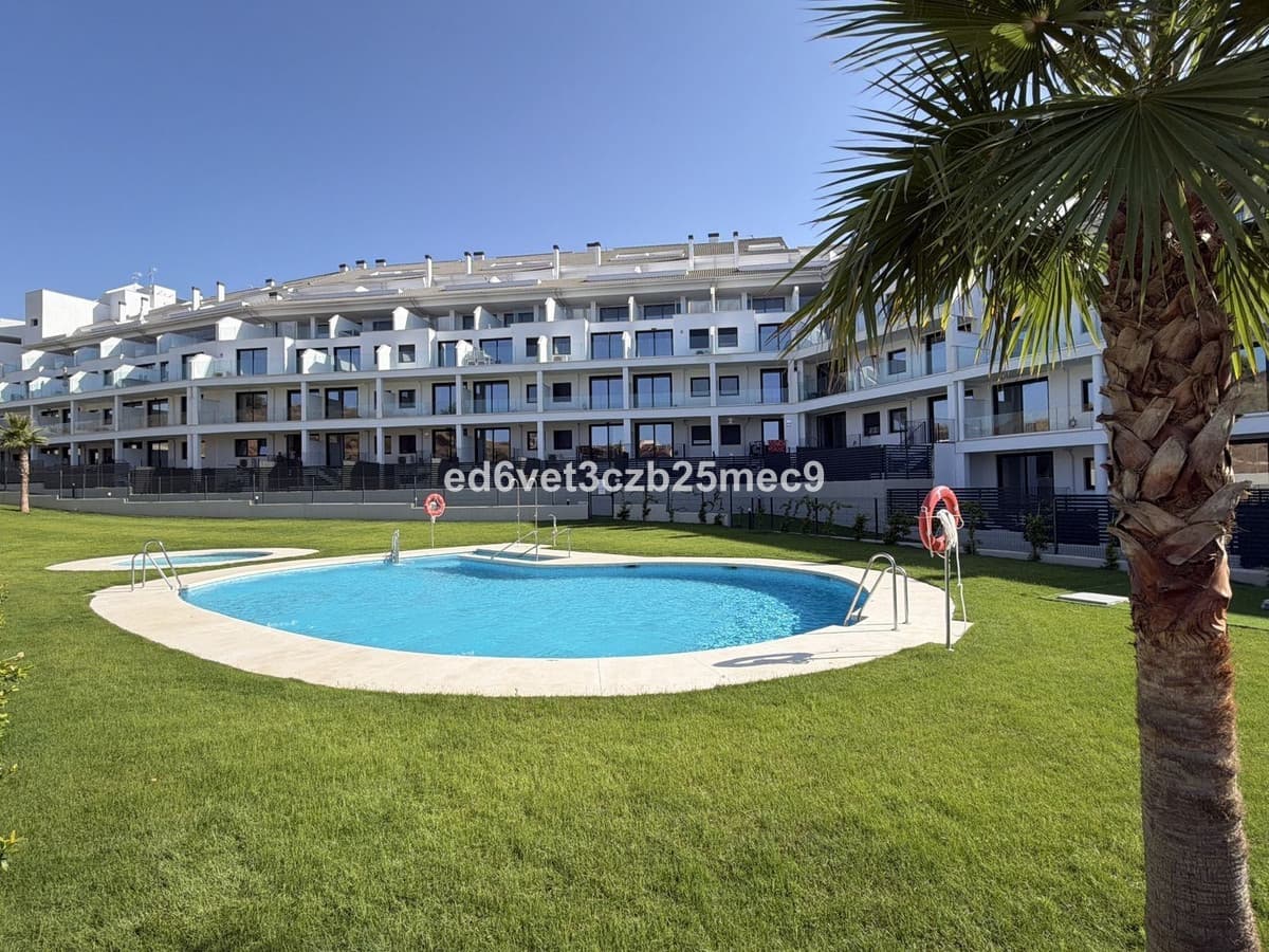 Middle Floor Apartment in Fuengirola — photo 1 of 10