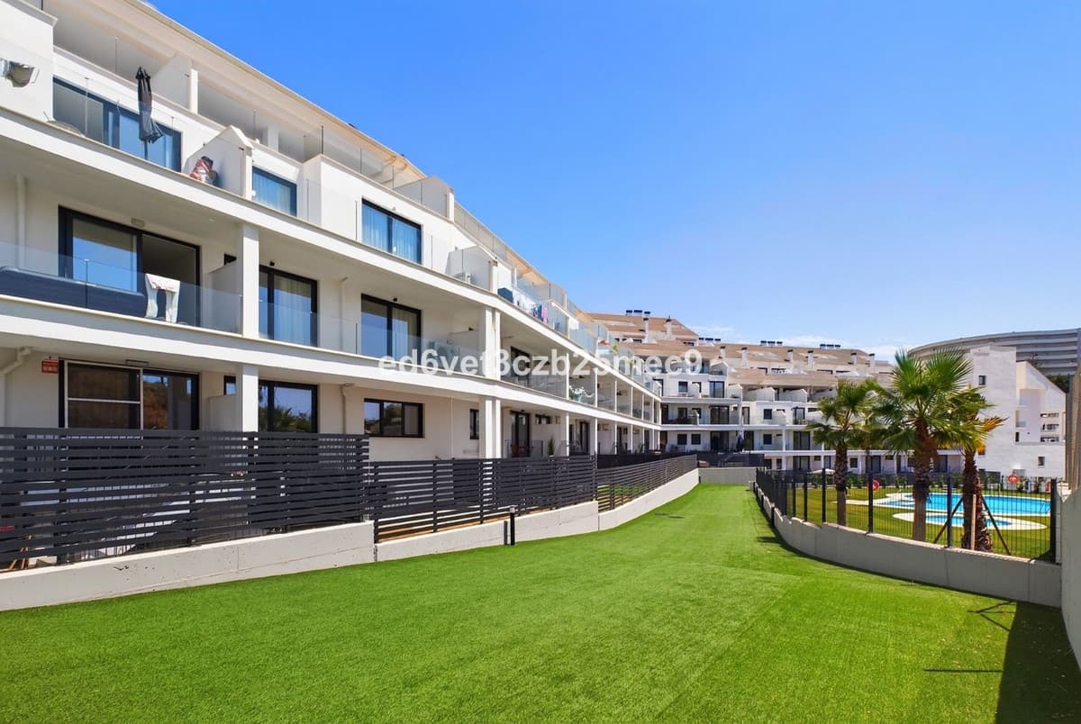 Middle Floor Apartment in Fuengirola — photo 2 of 10