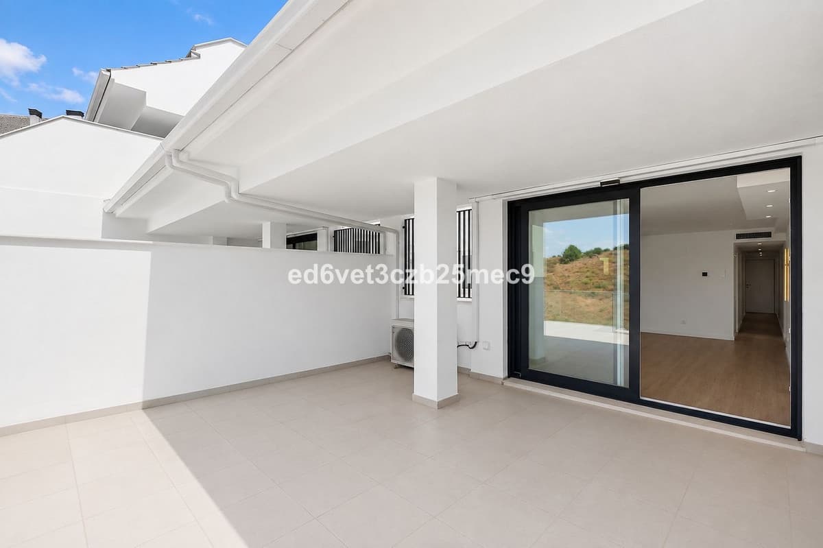 Middle Floor Apartment in Fuengirola — photo 3 of 10