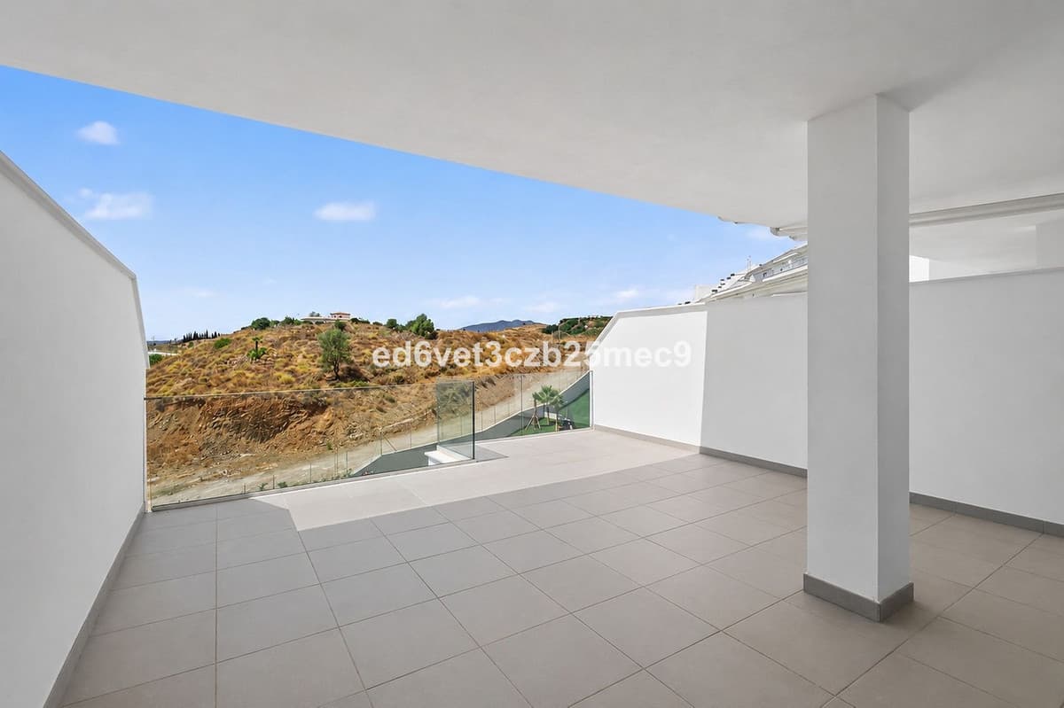 Middle Floor Apartment in Fuengirola — photo 4 of 10
