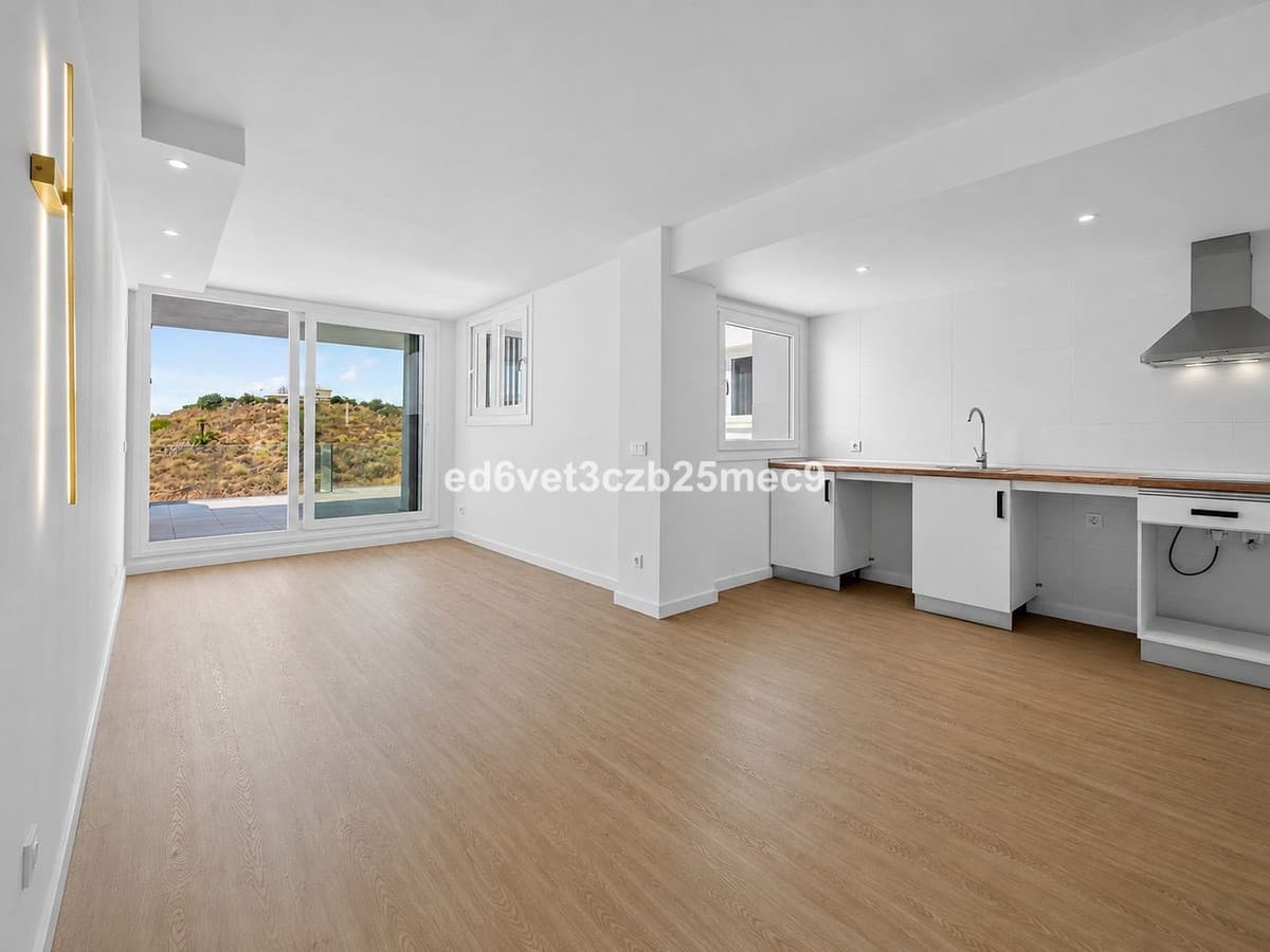 Middle Floor Apartment in Fuengirola — photo 9 of 10