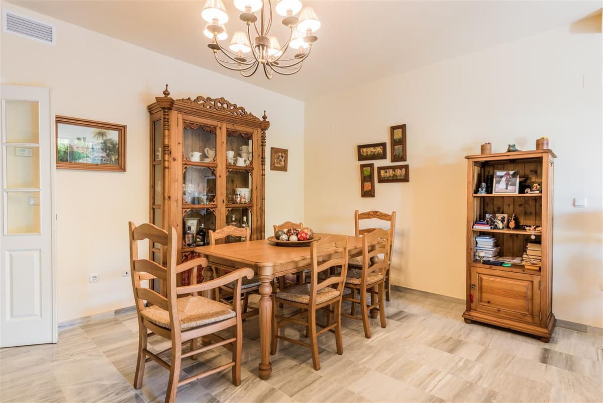 Ground Floor Apartment in Cabopino — photo 6 of 10