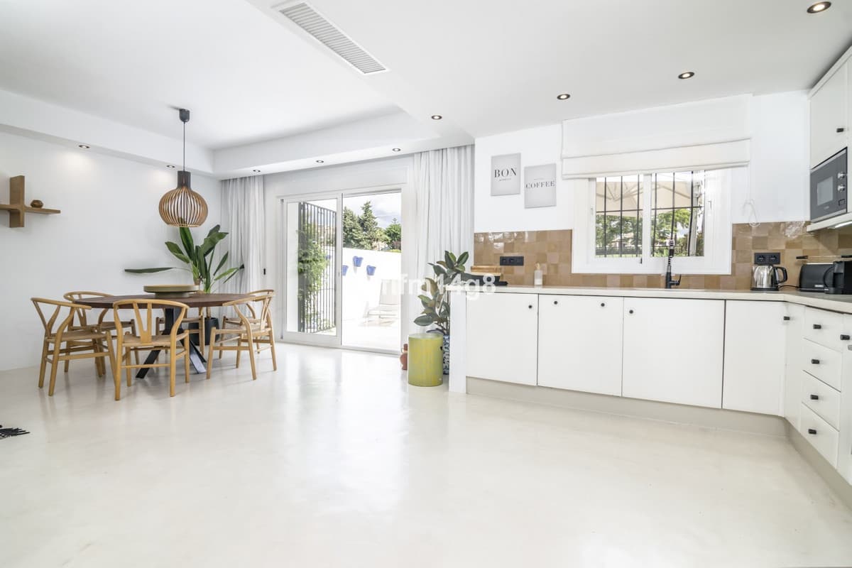 Townhouse in Nueva Andalucía — photo 6 of 10