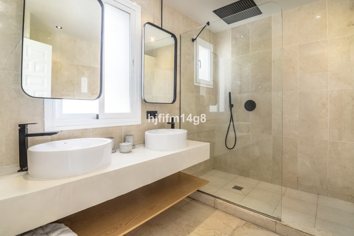 Townhouse in Nueva Andalucía — photo 10 of 10