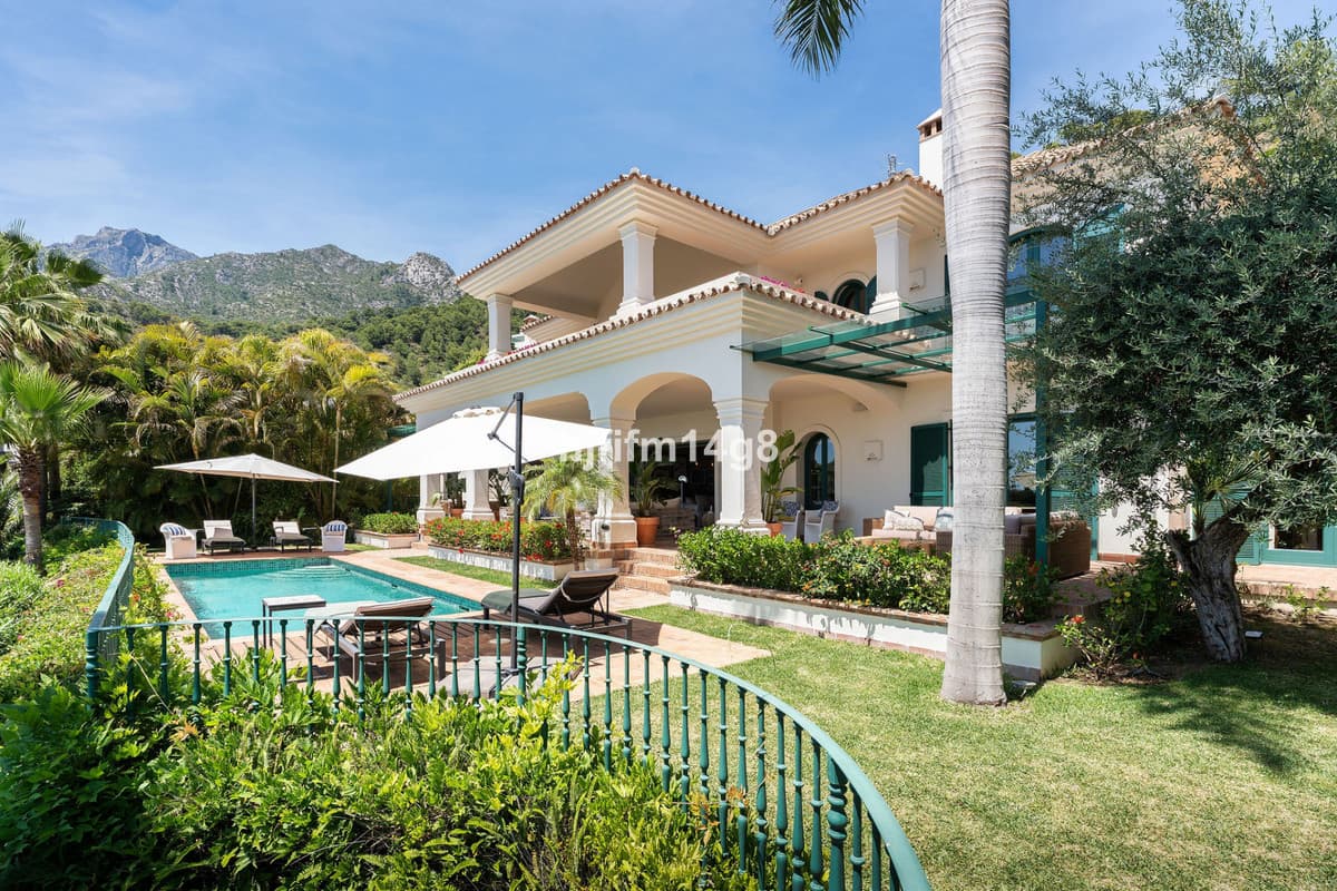 Detached Villa in The Golden Mile — photo 2 of 10