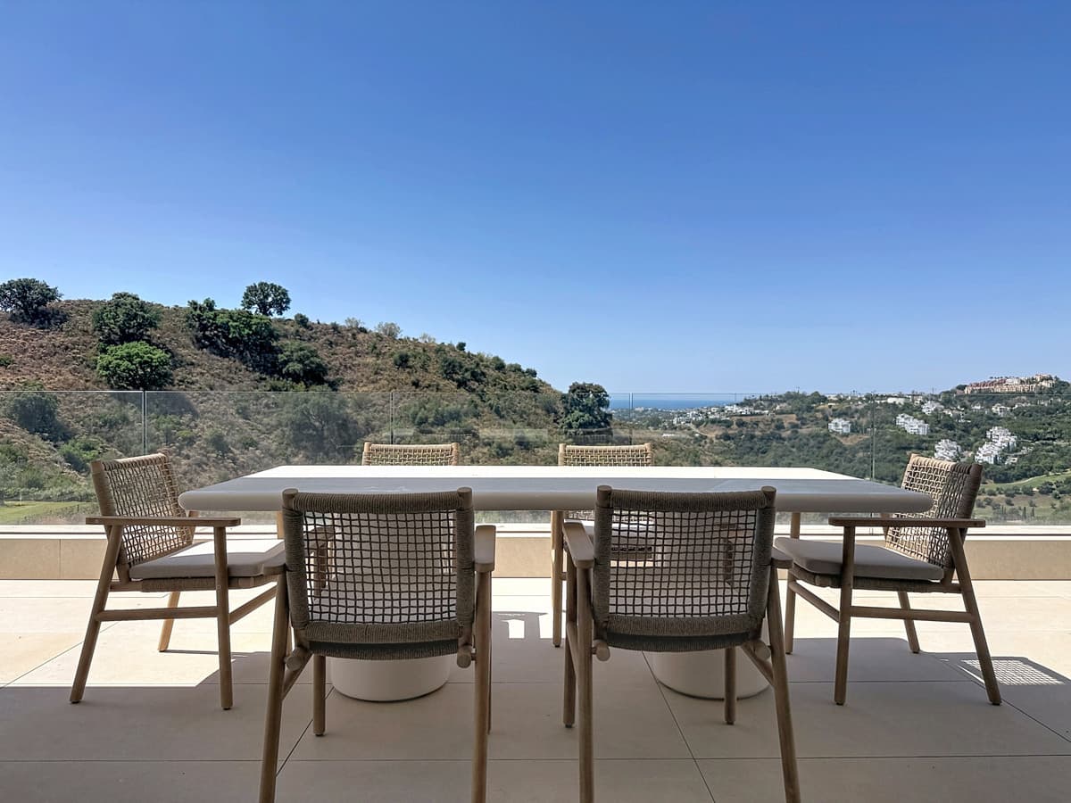 Middle Floor Apartment in Benahavís — photo 5 of 10