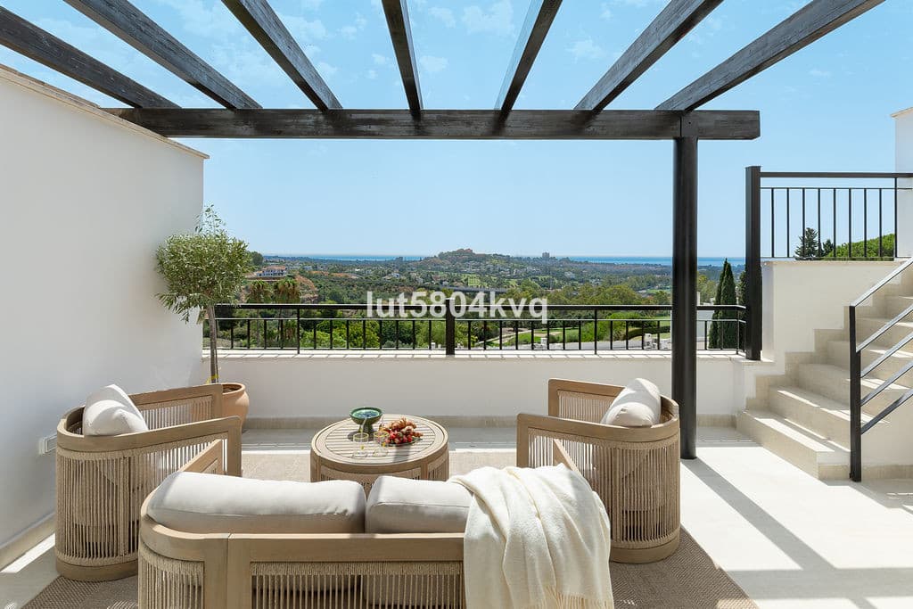 Penthouse in La Quinta — photo 1 of 10
