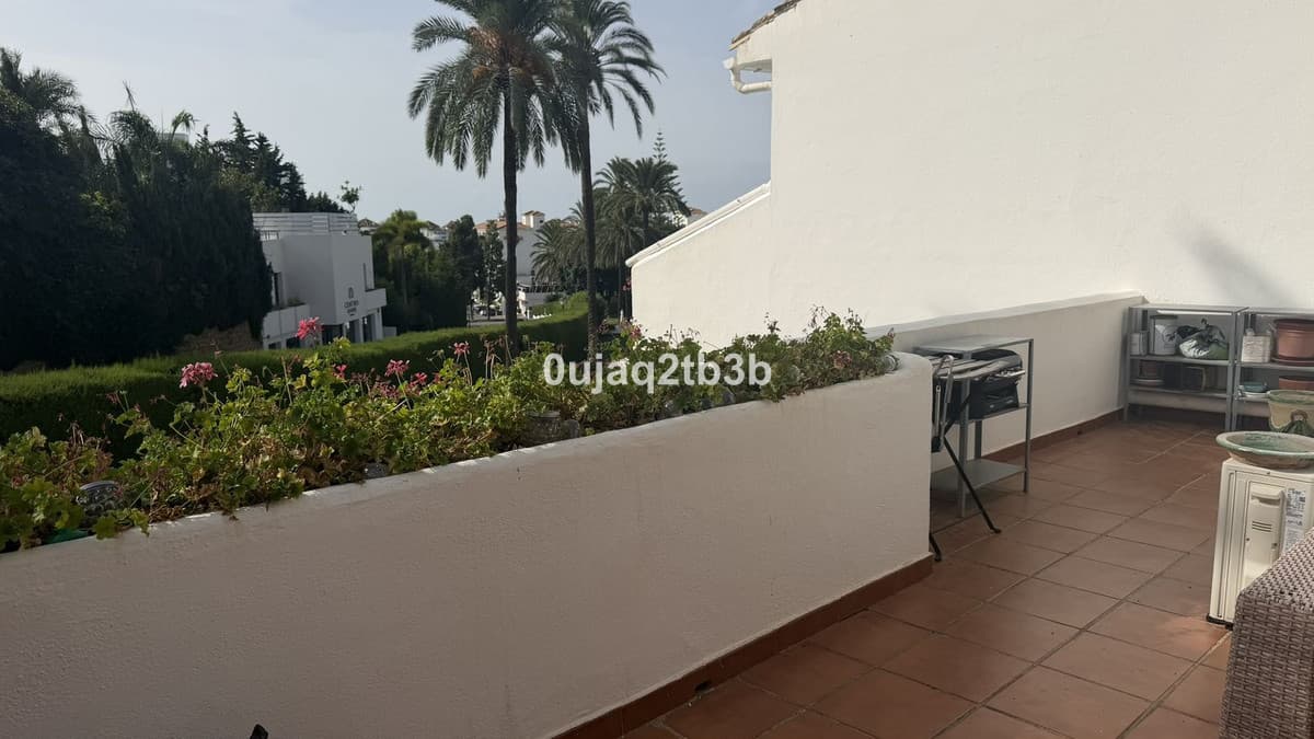 Middle Floor Apartment in Nueva Andalucía — photo 1 of 10