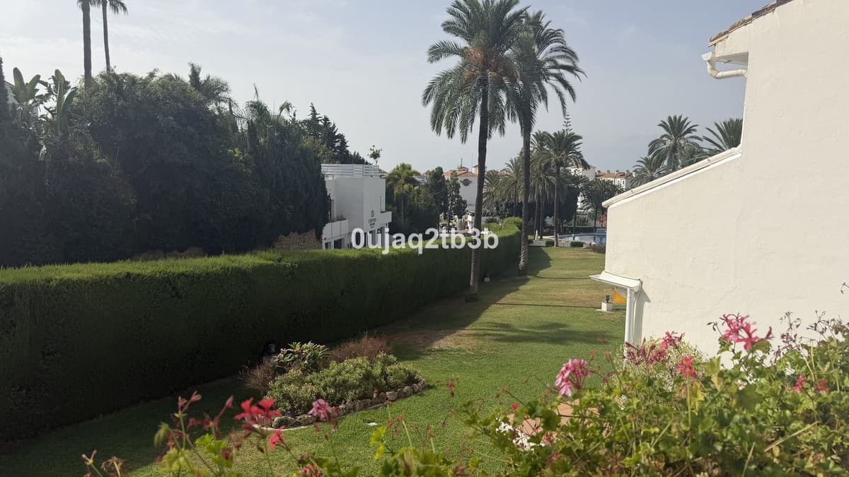 Middle Floor Apartment in Nueva Andalucía — photo 2 of 10