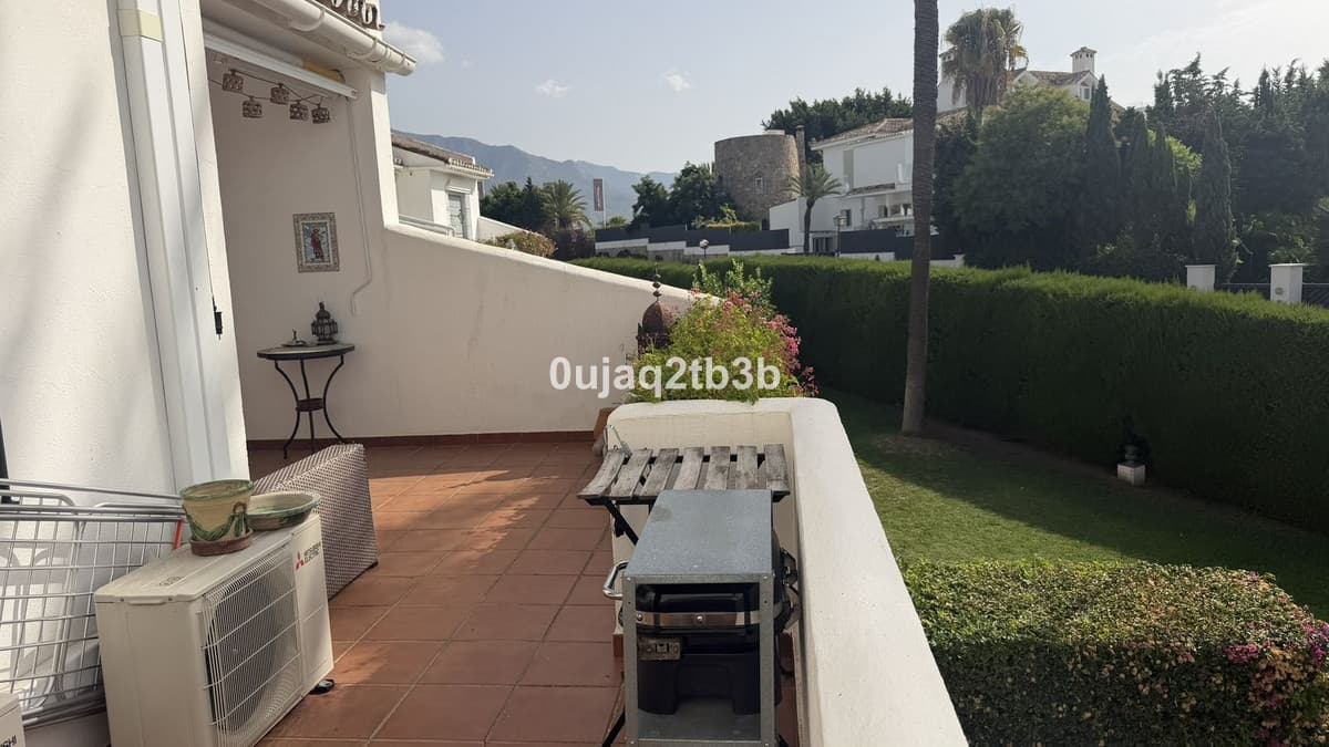 Middle Floor Apartment in Nueva Andalucía — photo 3 of 10