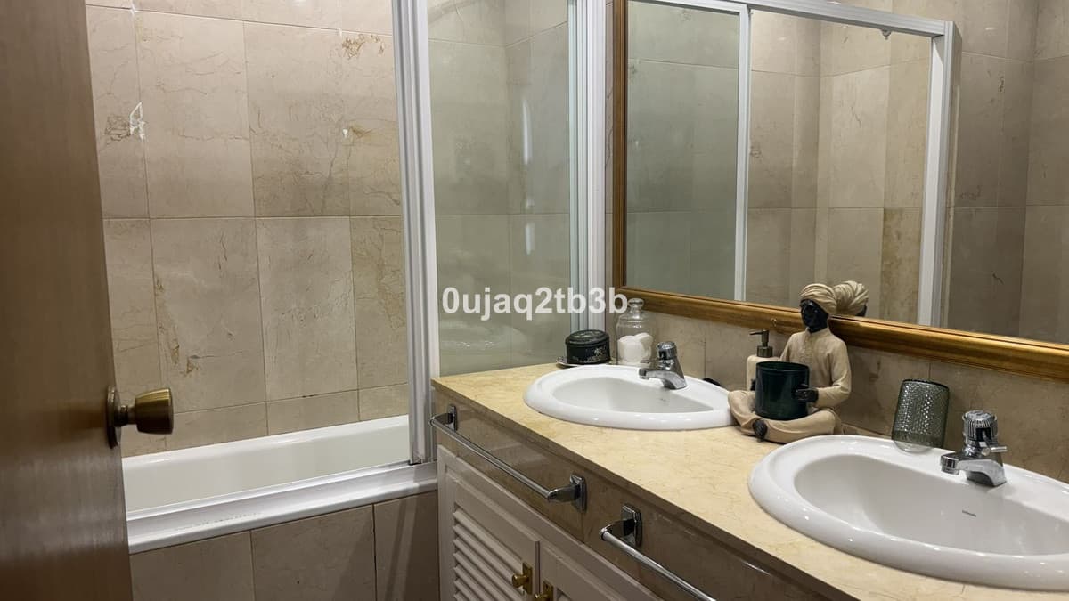 Middle Floor Apartment in Nueva Andalucía — photo 5 of 10
