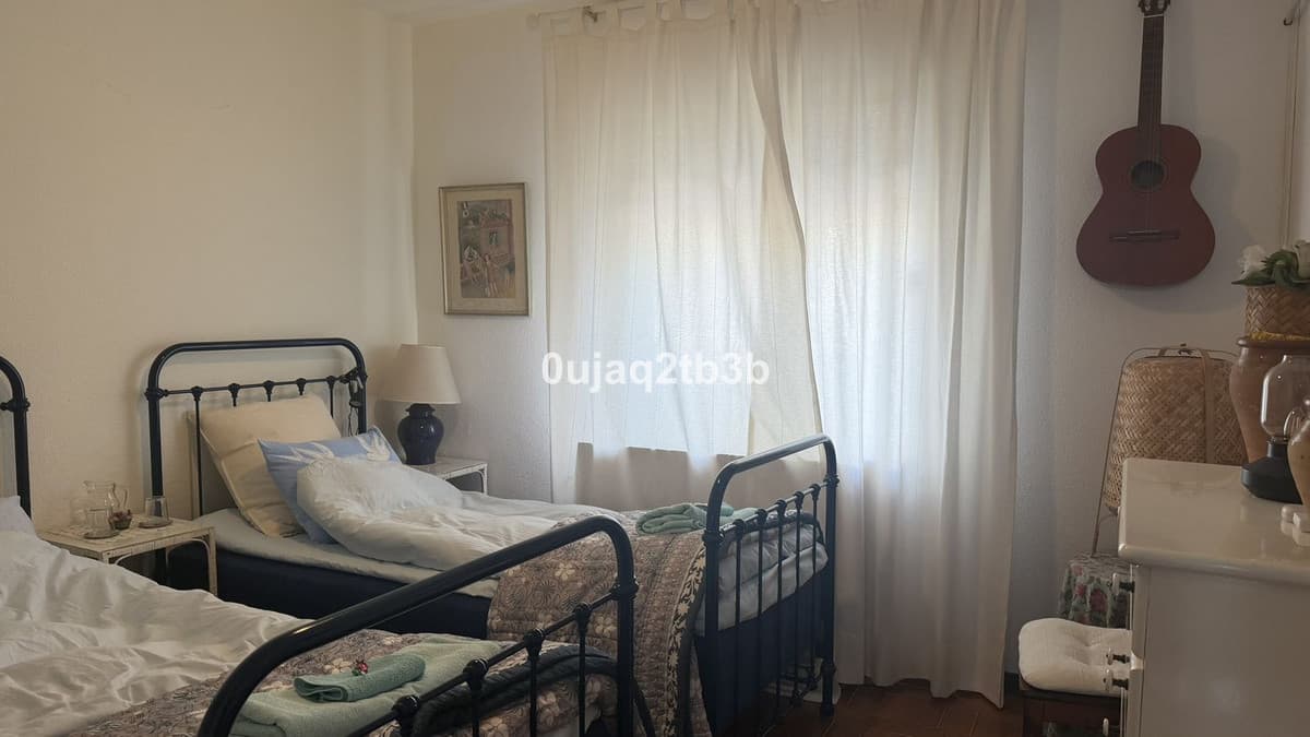 Middle Floor Apartment in Nueva Andalucía — photo 6 of 10