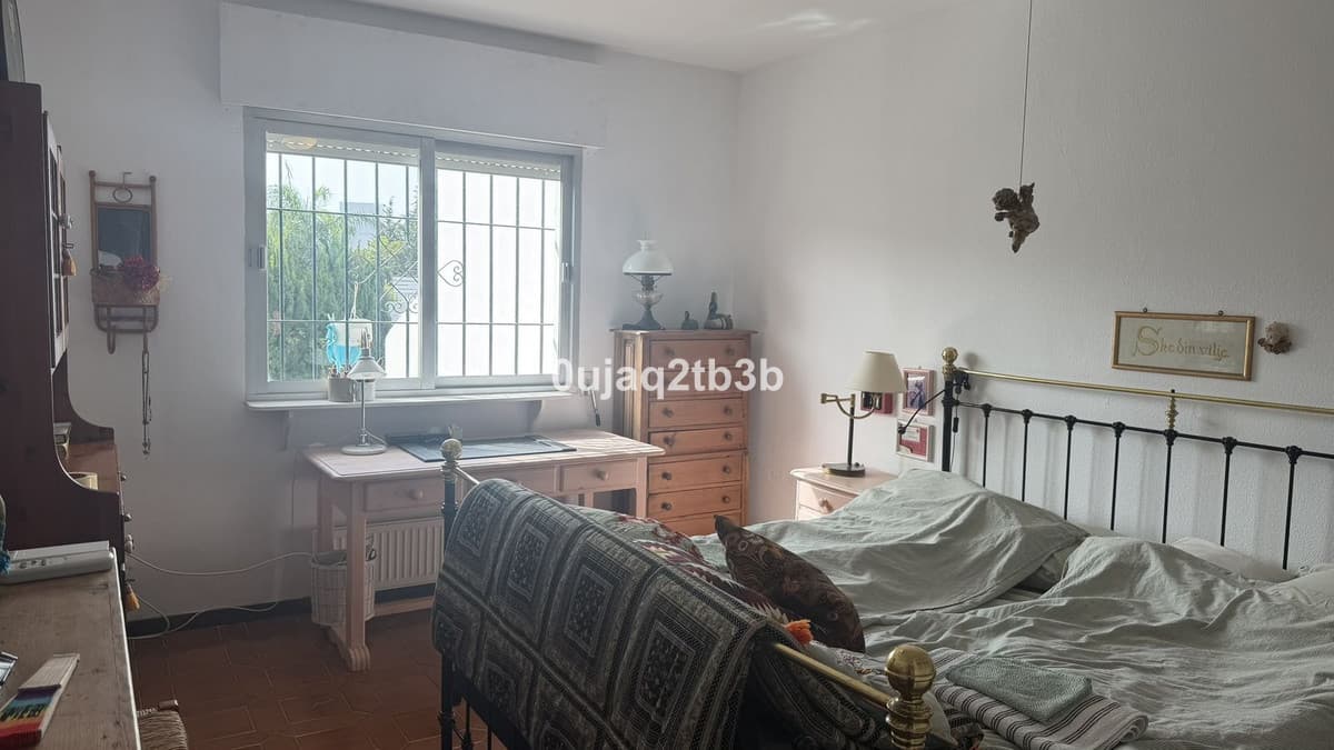 Middle Floor Apartment in Nueva Andalucía — photo 9 of 10
