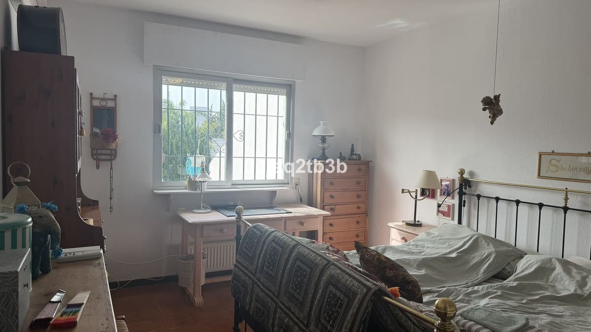 Middle Floor Apartment in Nueva Andalucía — photo 10 of 10