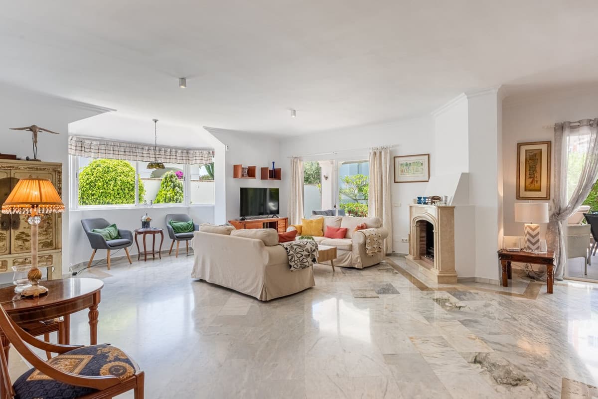 Detached Villa in Atalaya — photo 2 of 10