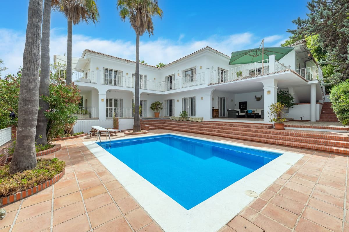 Detached Villa in Alhaurín el Grande — photo 1 of 10