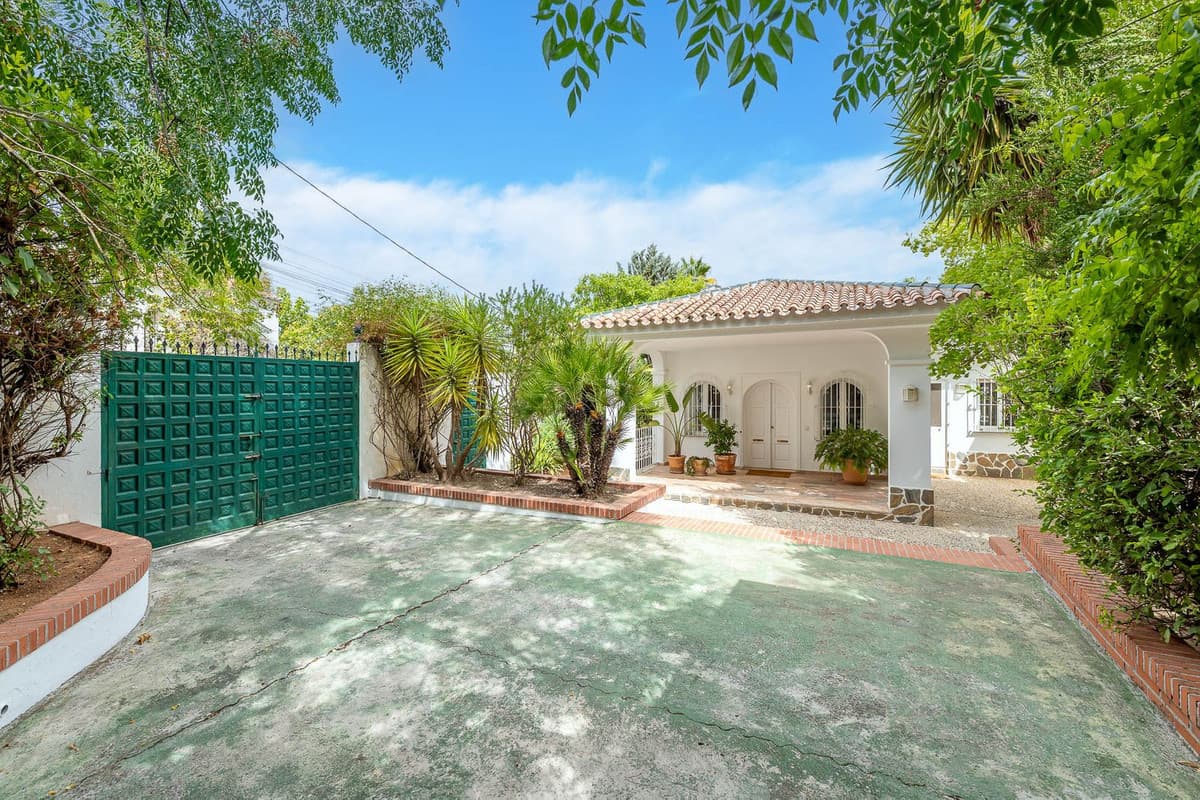 Detached Villa in Alhaurín el Grande — photo 2 of 10