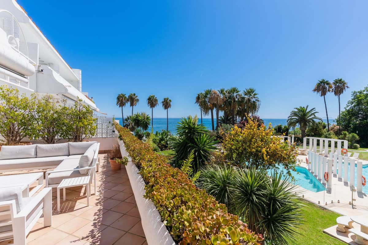 Middle Floor Apartment in Estepona — photo 7 of 10