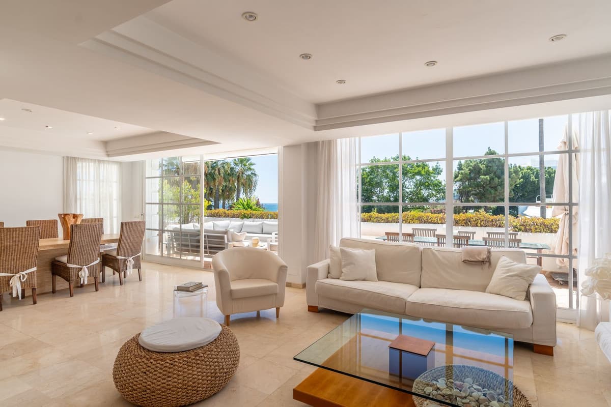 Middle Floor Apartment in Estepona — photo 9 of 10