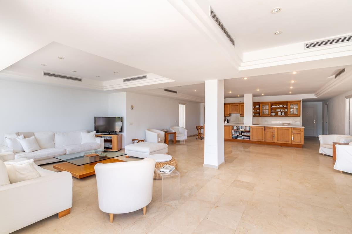 Middle Floor Apartment in Estepona — photo 10 of 10