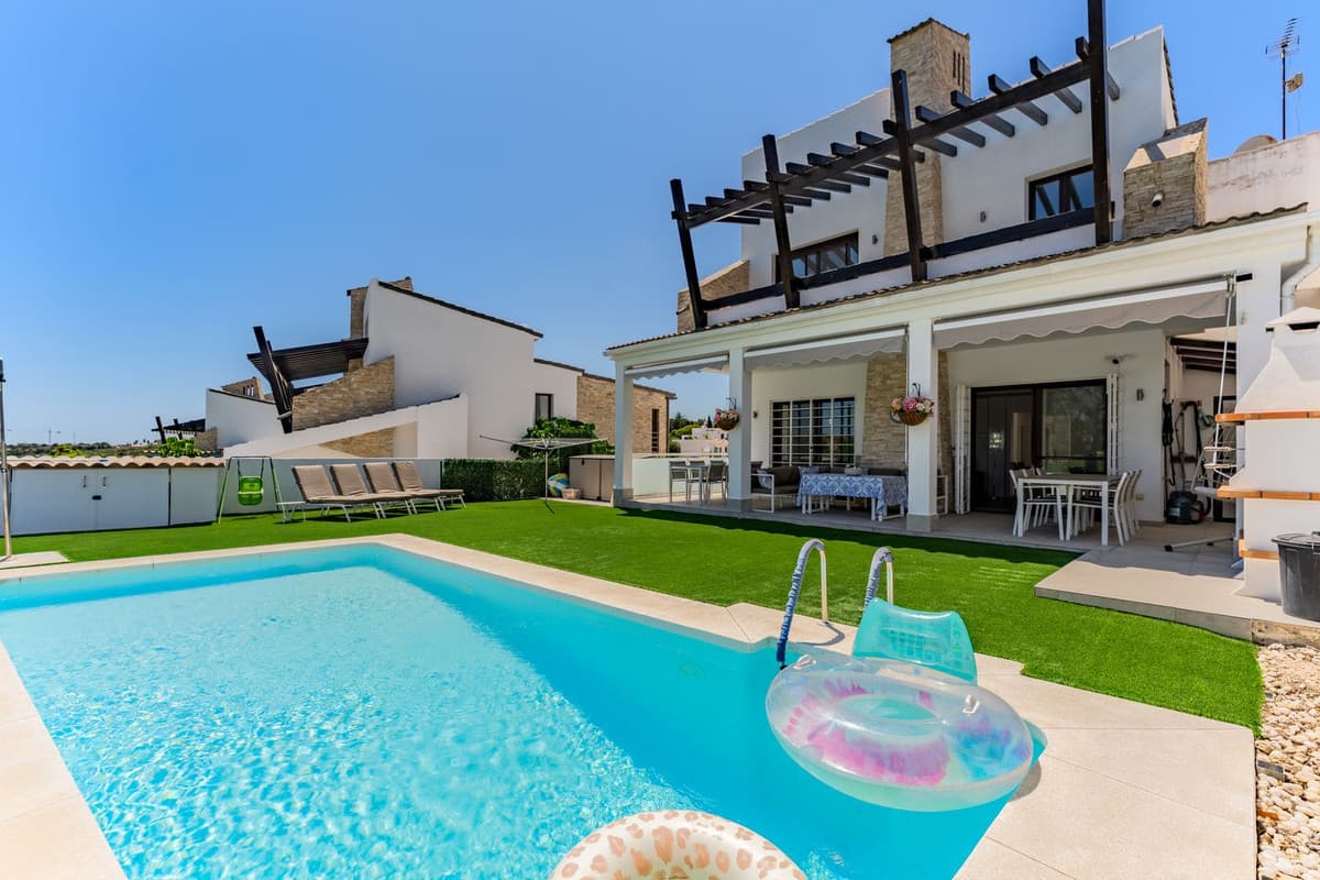Semi-Detached House in Valle Romano — photo 1 of 10