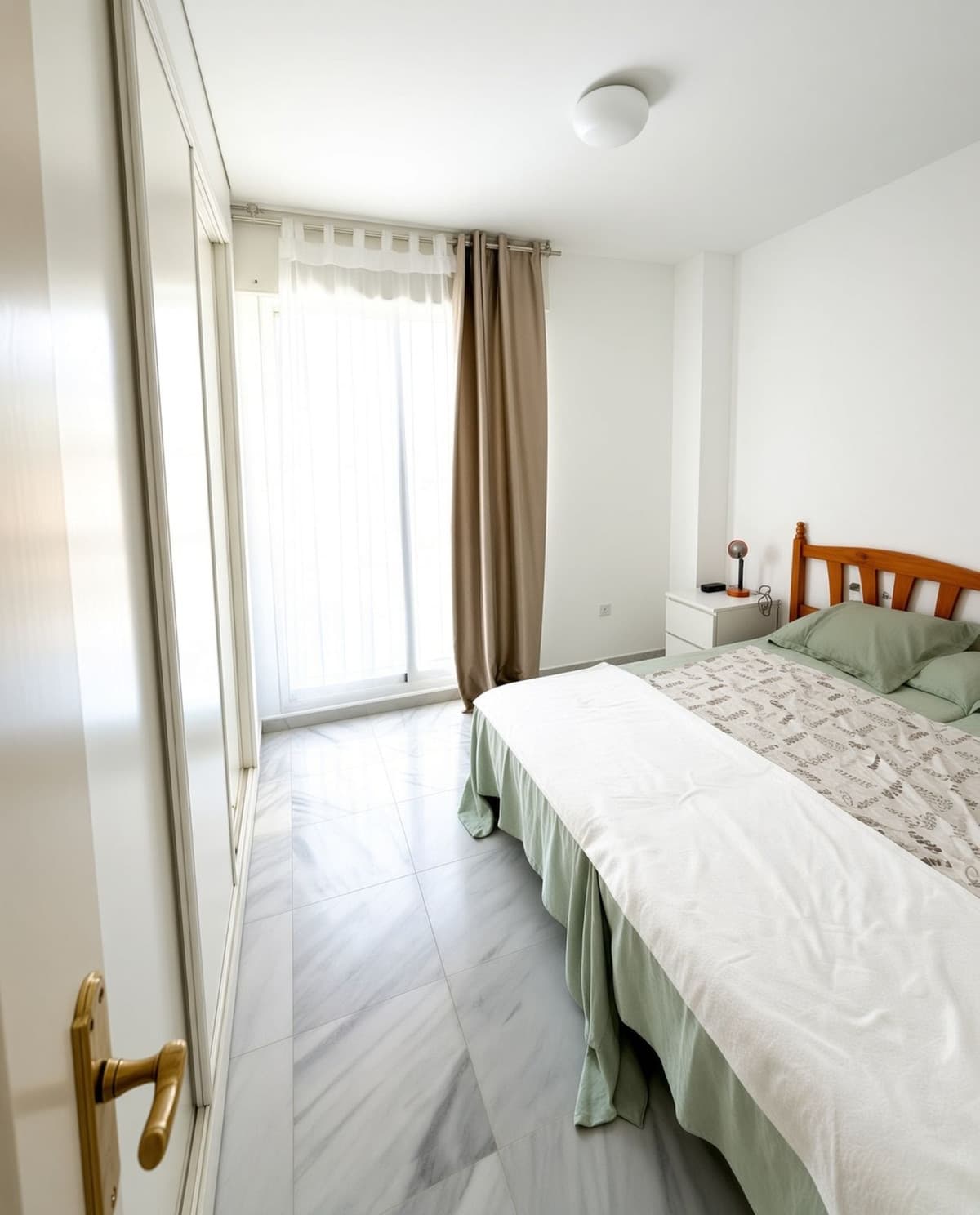 Middle Floor Apartment in Nueva Andalucía — photo 6 of 10