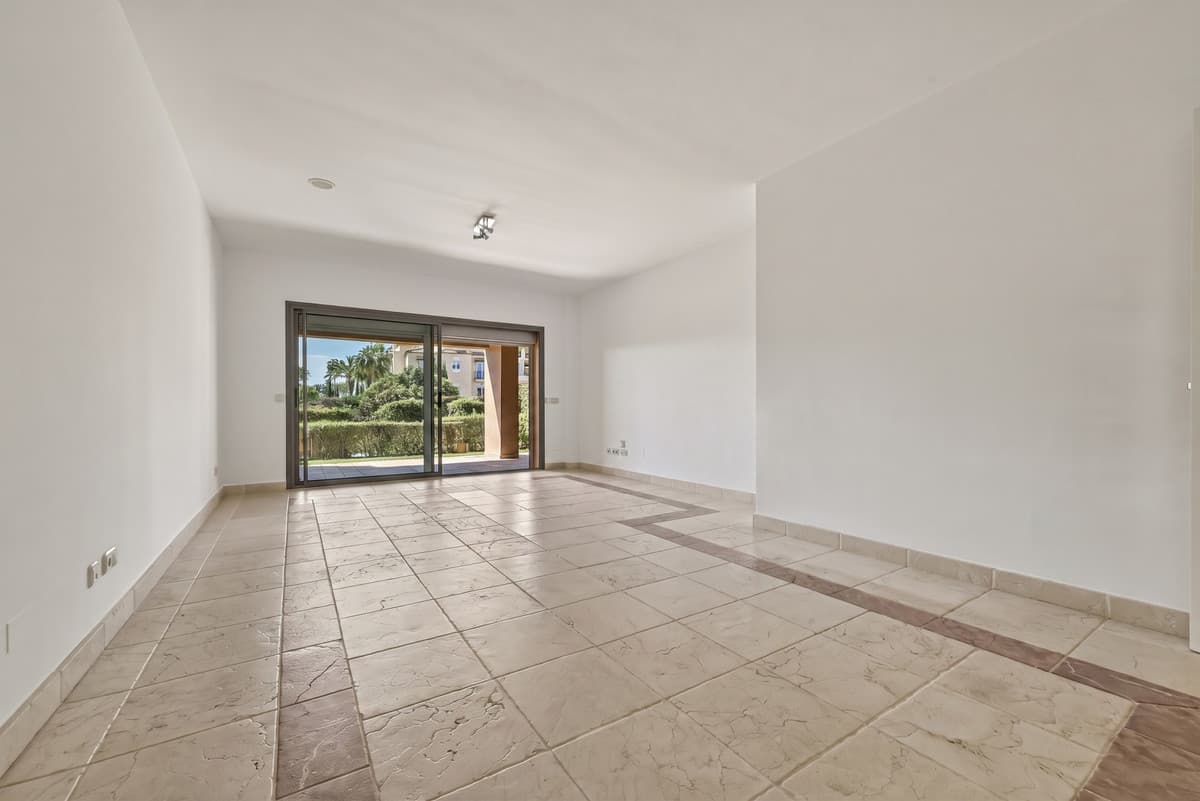 Ground Floor Apartment in Estepona — photo 3 of 10