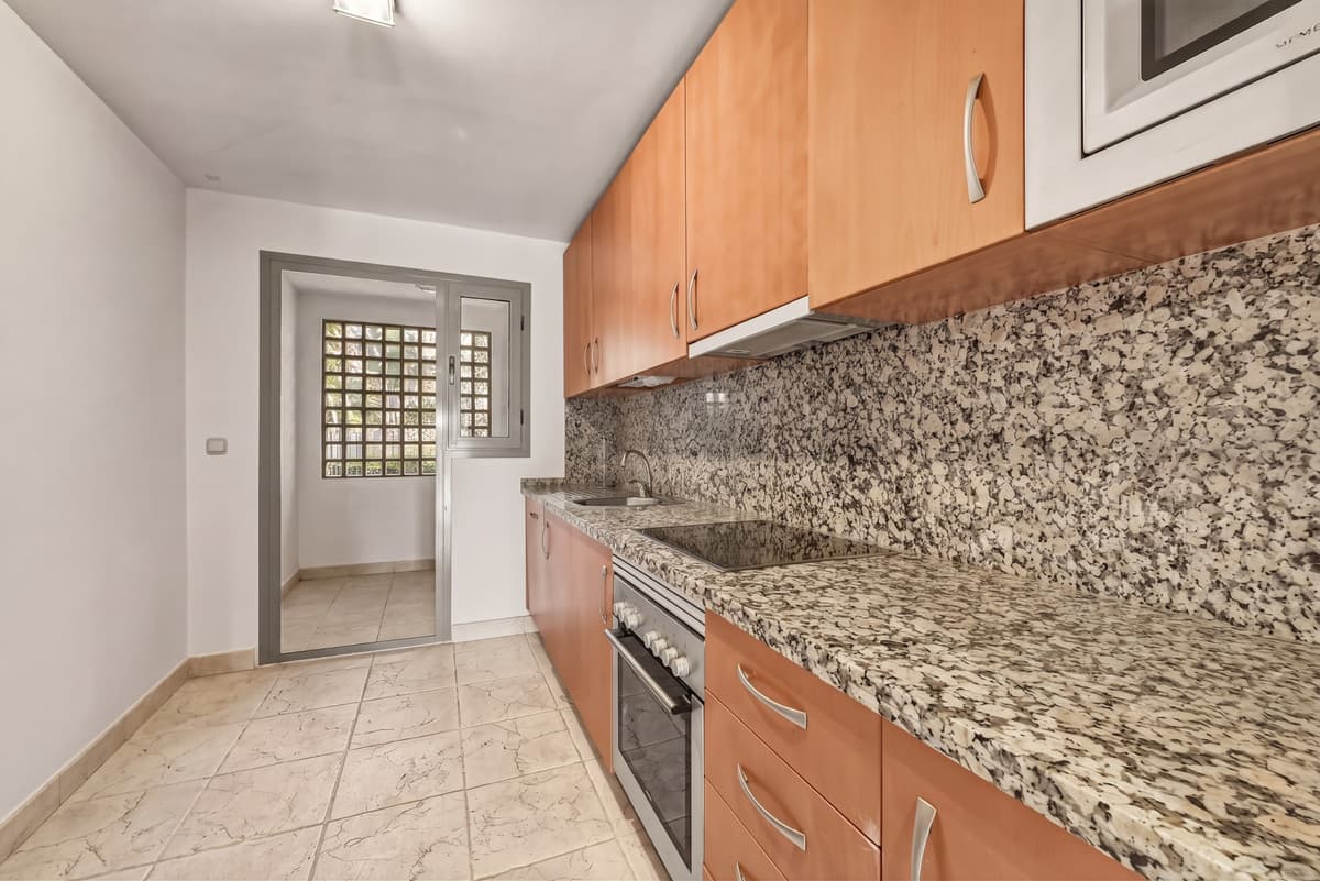 Ground Floor Apartment in Estepona — photo 4 of 10