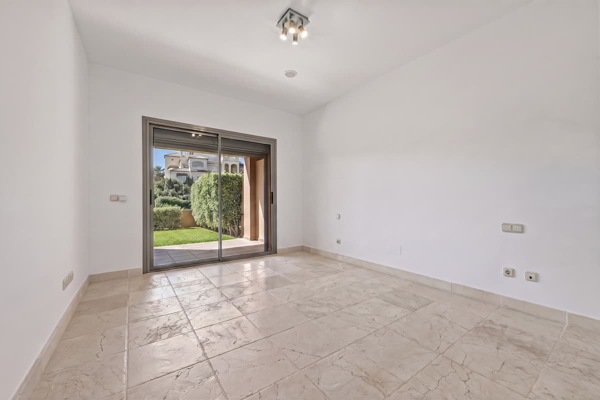 Ground Floor Apartment in Estepona — photo 6 of 10