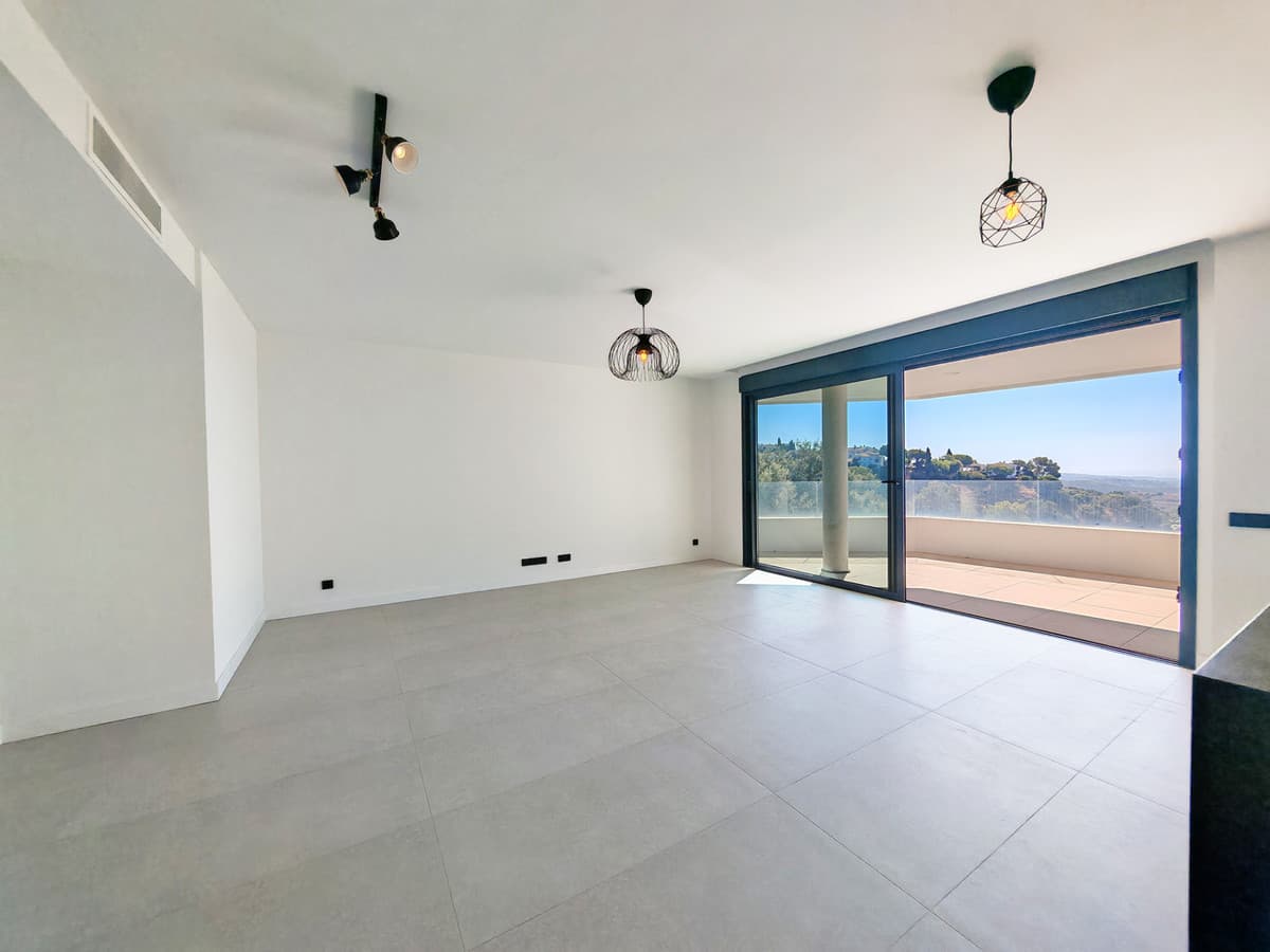 Middle Floor Apartment in Altos de los Monteros — photo 7 of 10