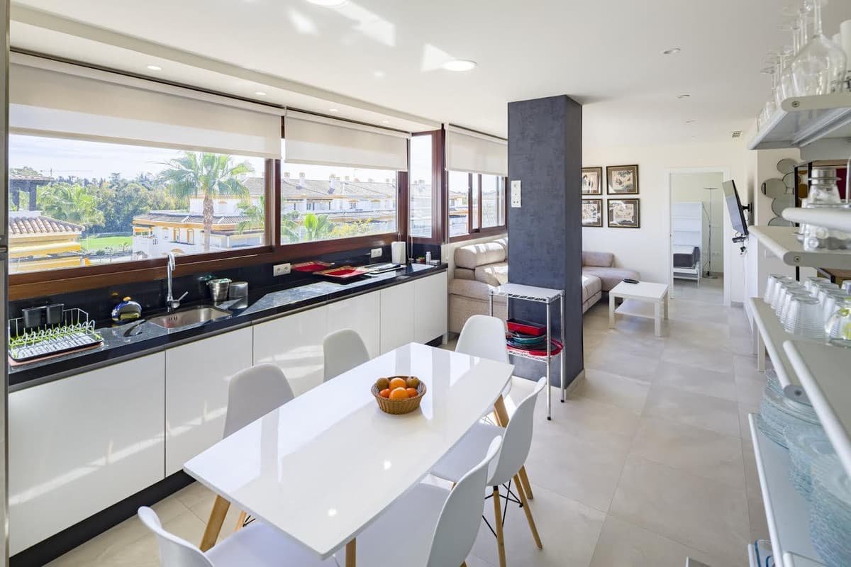 Middle Floor Apartment in Nueva Andalucía — photo 4 of 10