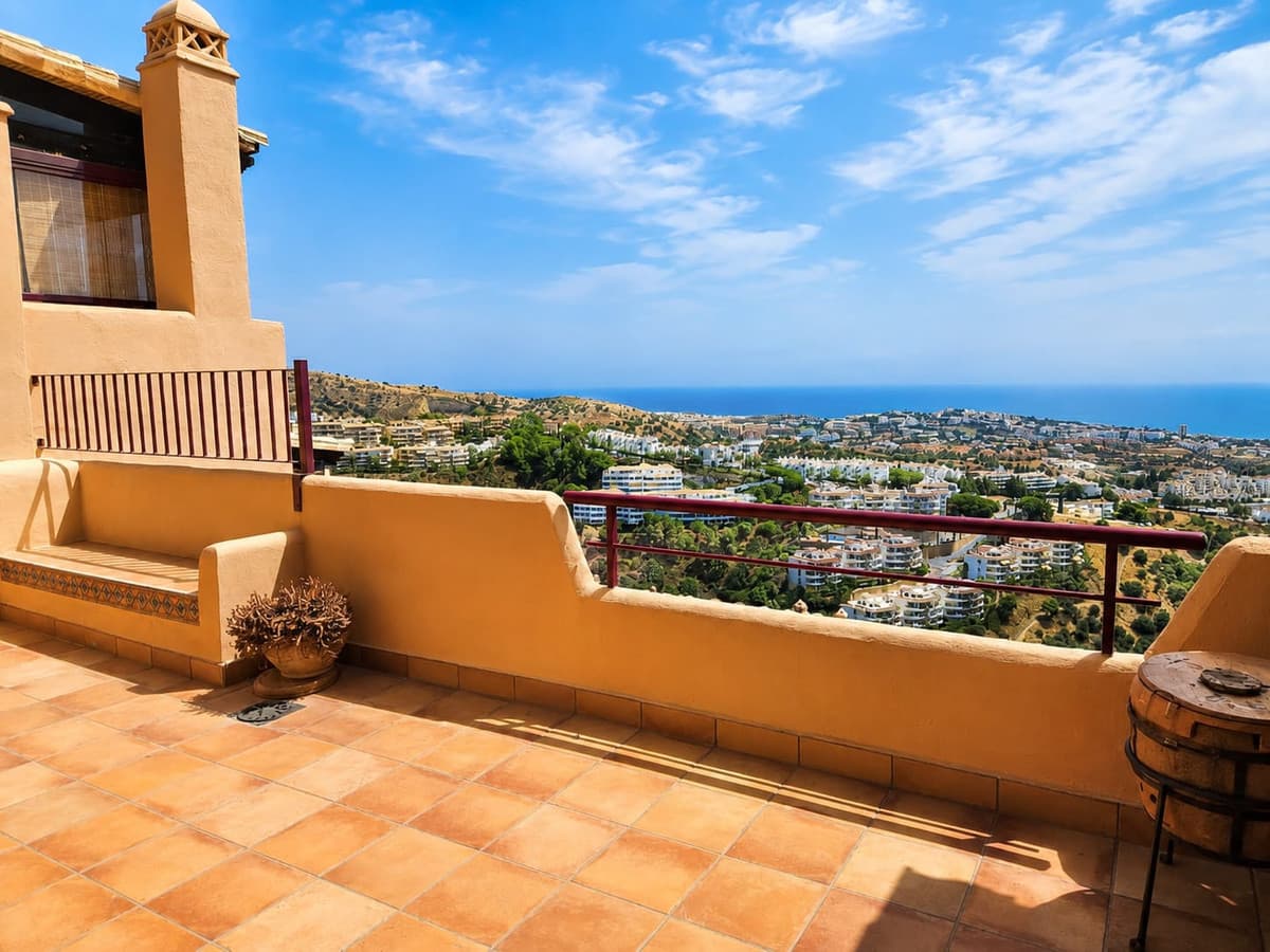 Penthouse in Calahonda — photo 1 of 10