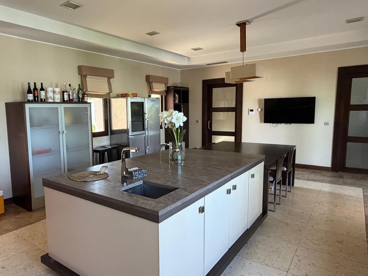 Detached Villa in Sotogrande Alto — photo 2 of 10