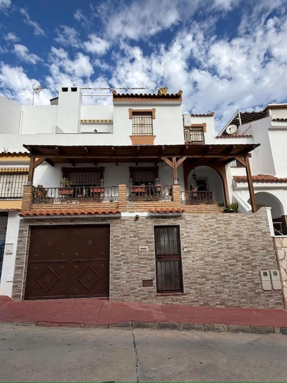 Townhouse in Churriana — photo 1 of 10