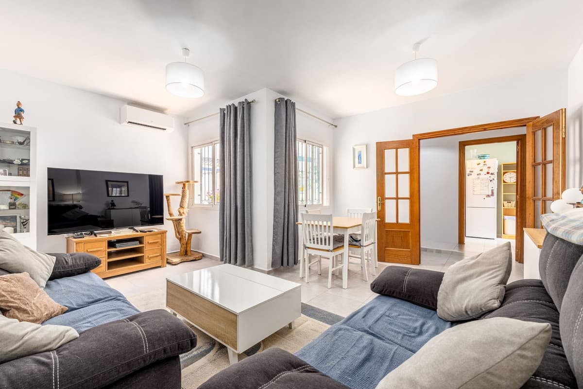 Townhouse in Alhaurín el Grande — photo 1 of 10